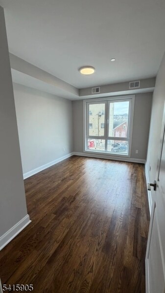Building Photo - 587 River St