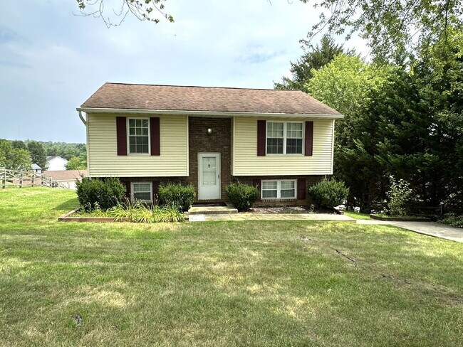 Primary Photo - Single Family Home in Wakefield Valley