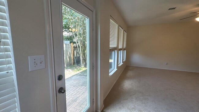 Building Photo - 4923 Lake Gladewater Ct