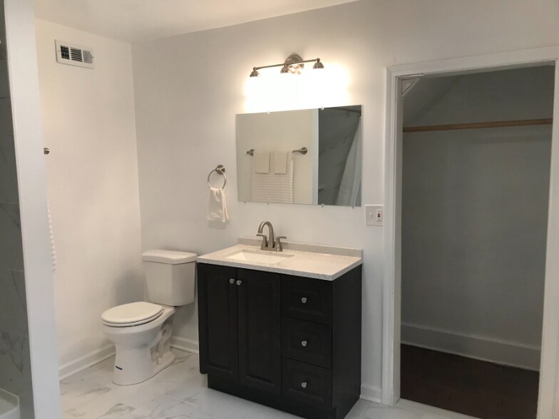 Building Photo - 4012 Meadow Rd