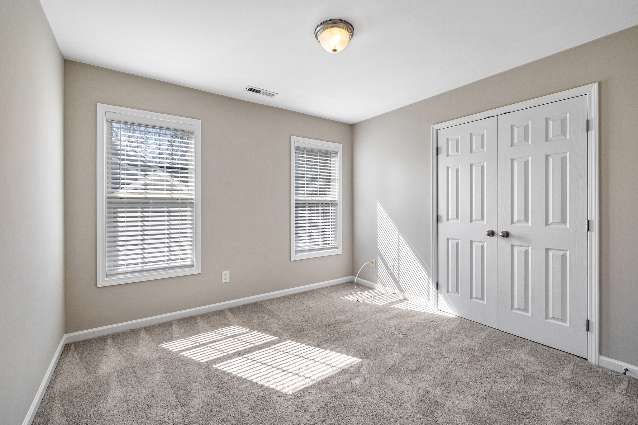 Building Photo - 7954 Willowglen Dr