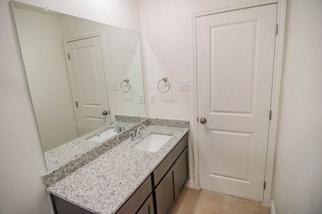 Building Photo - 1261 Lehmann Dr
