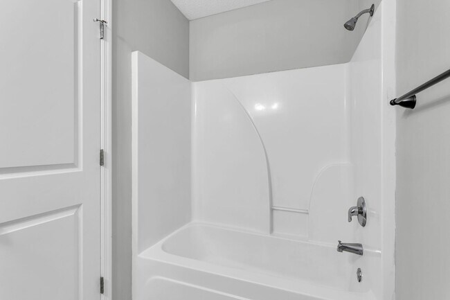 Building Photo - 3 Bedroom 2 Bathrooms in Piercfield Forest - Richmond Hill