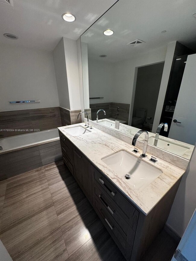 Building Photo - 350 Ocean Dr