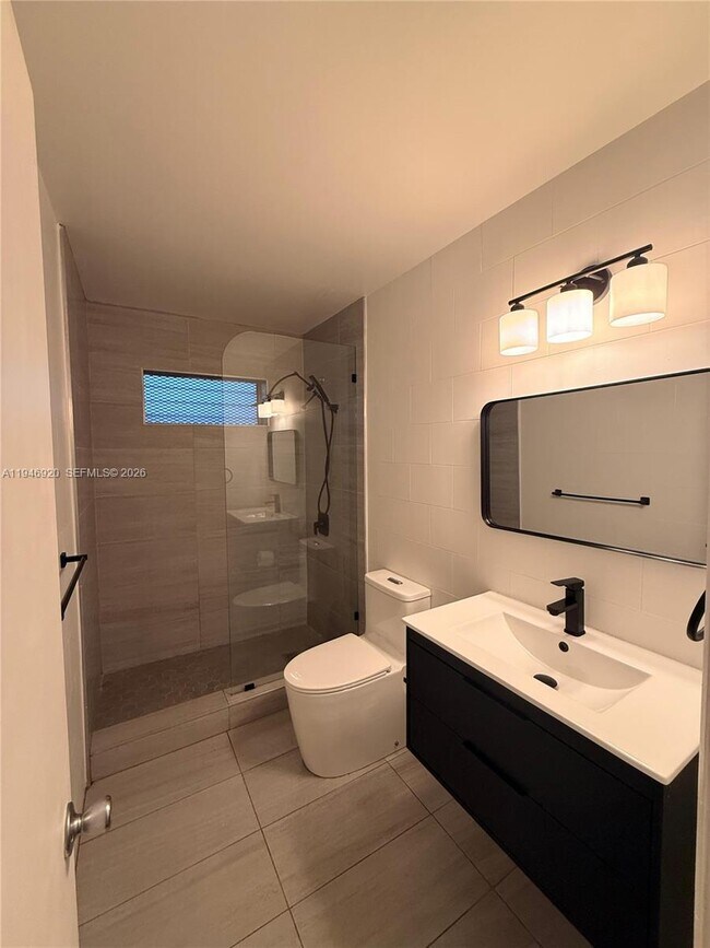 Building Photo - 1631 NE 114th St