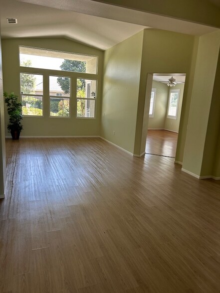 Building Photo - 170 Potter Creek