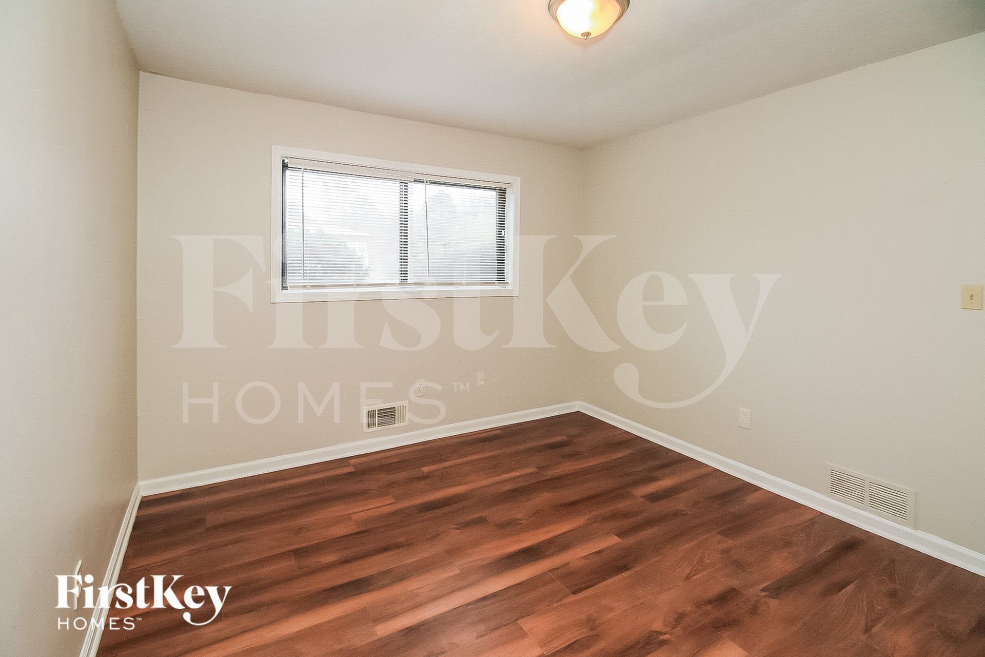 Building Photo - 1592 Envoy Pl