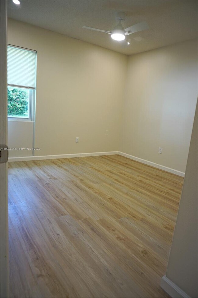 Building Photo - 971 Fulton Ln NE