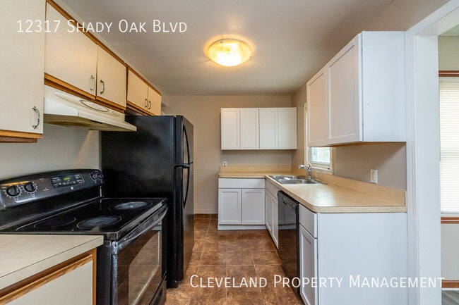 Building Photo - Updated Garfield Hts Bungalow