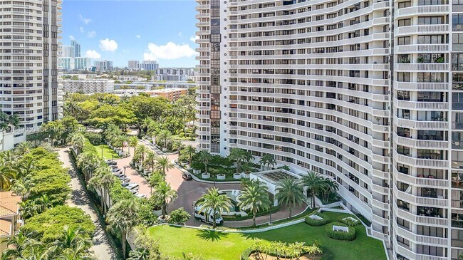 Building Photo - 1000 W Island Blvd