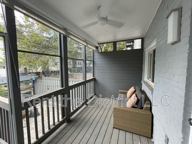 Building Photo - 1316 Staples St NE