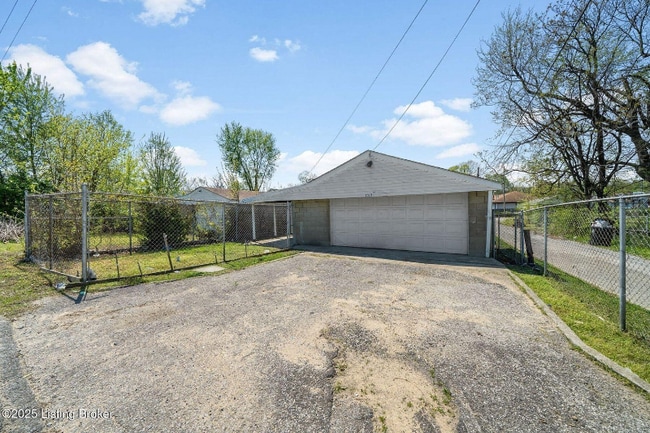 Building Photo - 3319 Vetter Ave