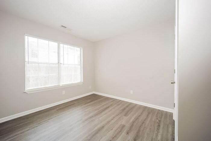 Building Photo - 5104 Southside Dr