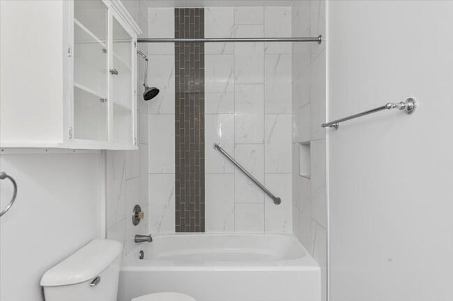 Building Photo - 2 bedroom in Chicago IL 60610