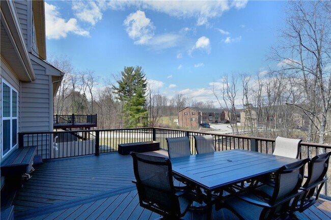 Building Photo - 616 Edison Dr