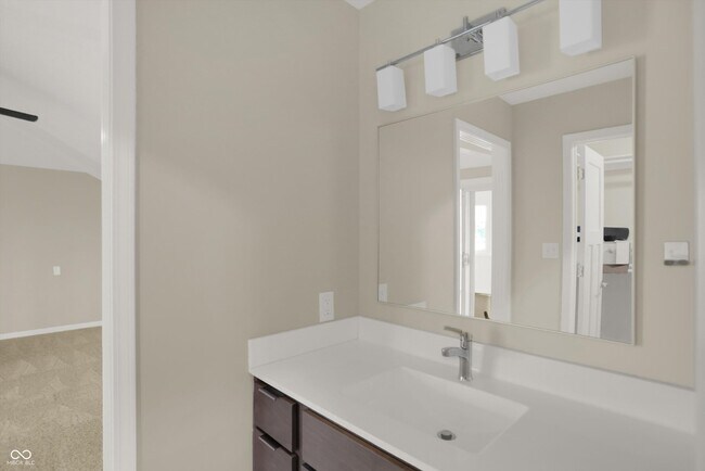 Building Photo - 3037 Golfview Dr