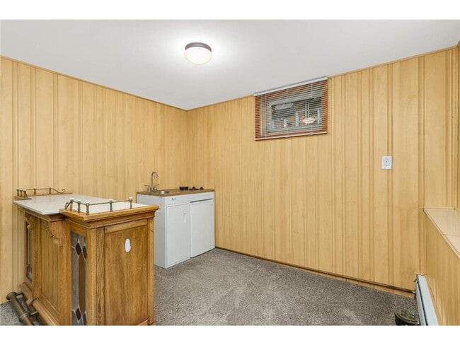 Building Photo - 2331 W Medicine Lake Dr