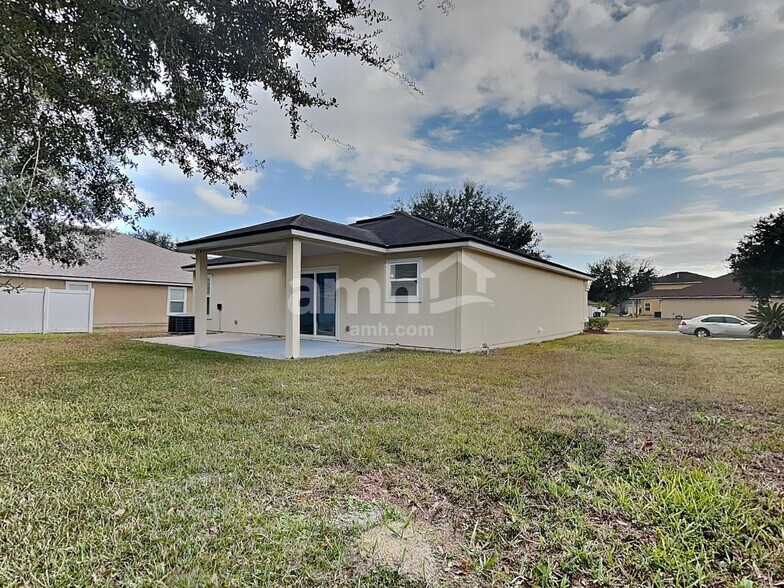 Building Photo - 6421 Pinewood Hills Dr