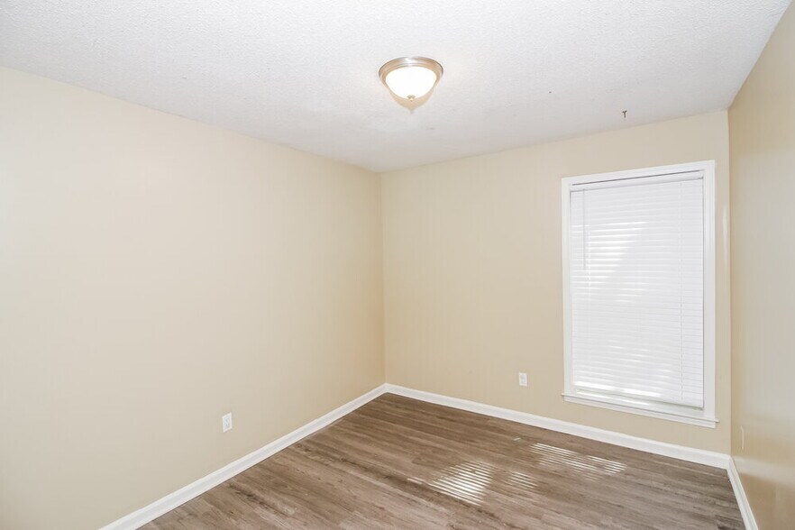 Building Photo - 8620 Kettering Dr