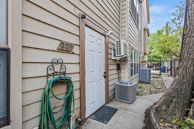 Building Photo - 2728 Reagan St