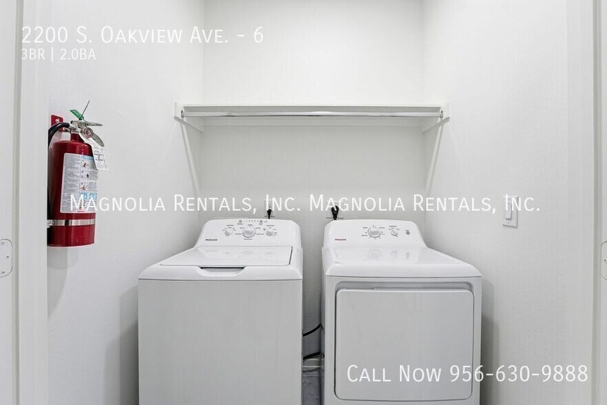 Building Photo - 2200 S Oakview Dr