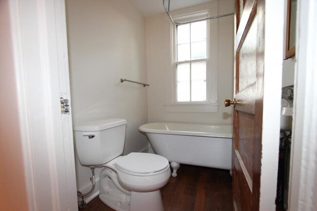 Building Photo - 14 Crombie St