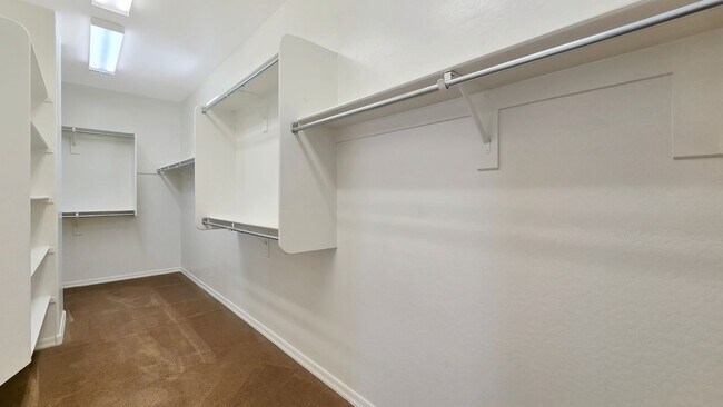 Building Photo - Upgraded kitchen and lots of sq ft in Verrado!