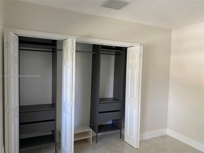Building Photo - 6090 SW 63rd Ave