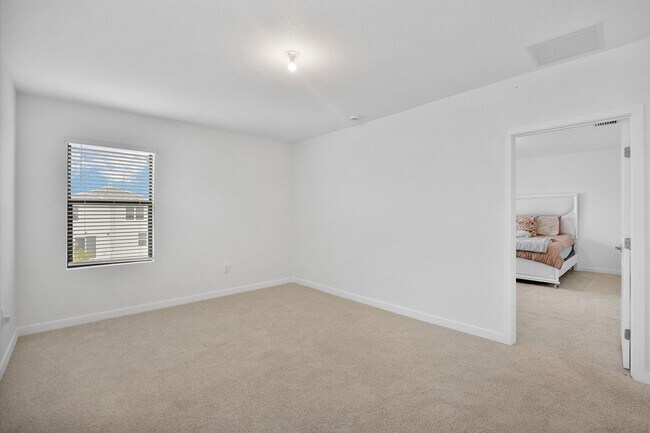 Building Photo - 713 SE 15th Ave