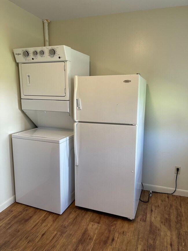 Building Photo - Apartment for Rent