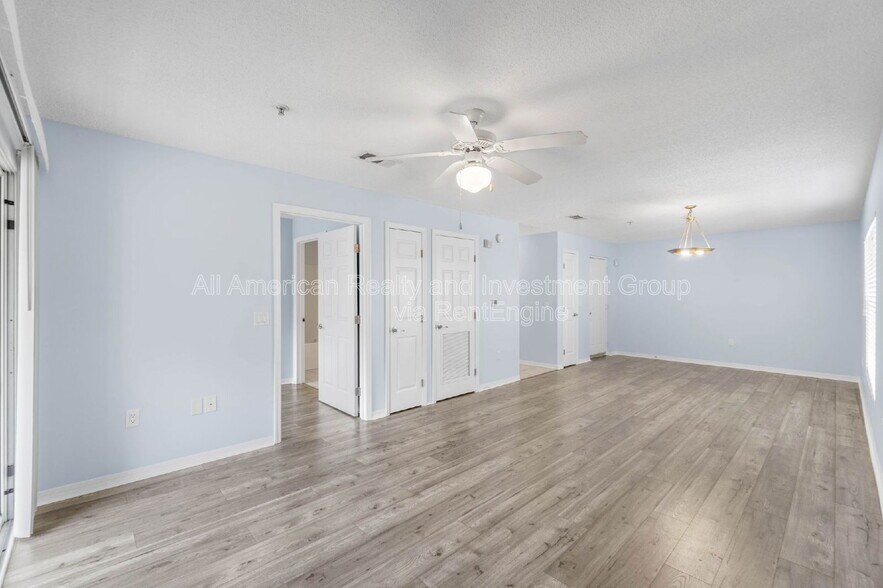 Building Photo - 4274 Calinda Ln