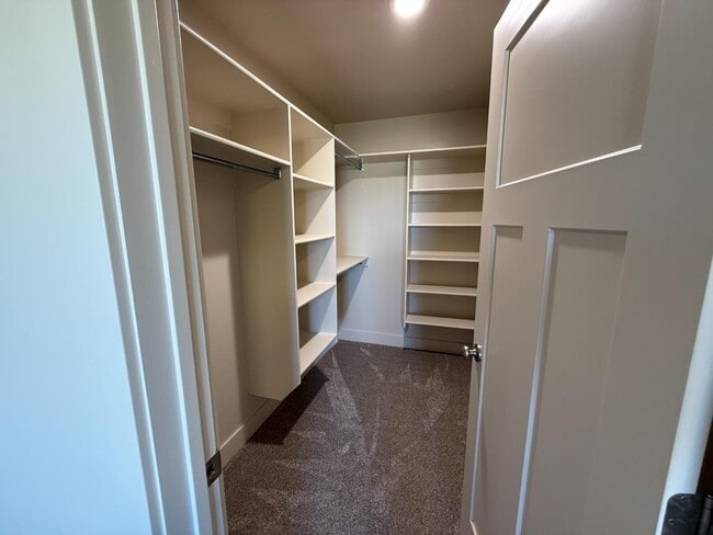 Building Photo - Eastside View Townhomes