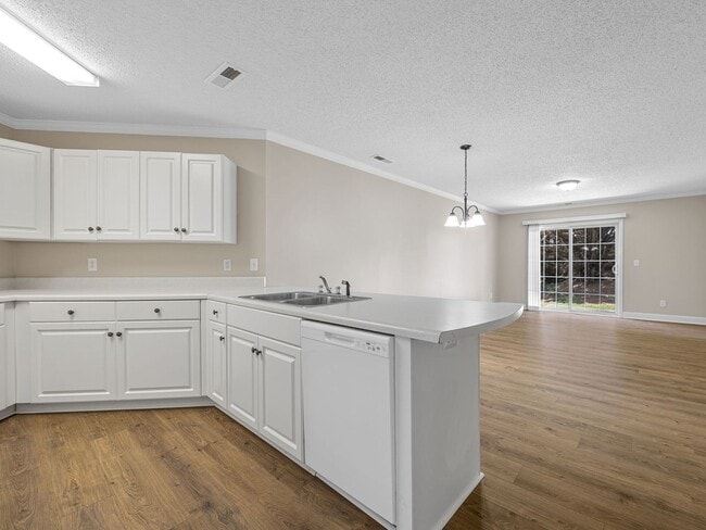 Building Photo - Newly Renovated 2BR, 2 BA in Greer SC