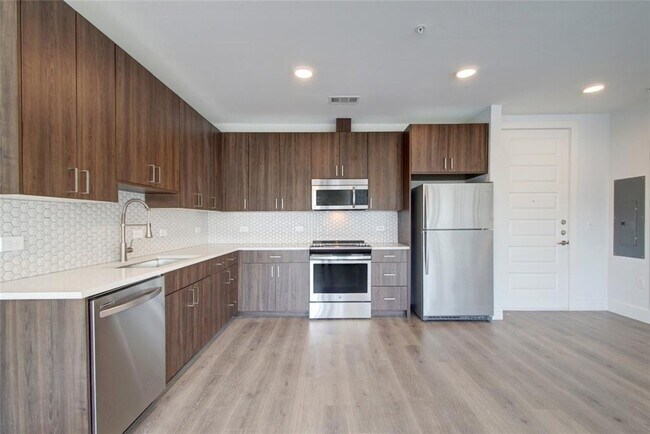 Building Photo - 2213 Poquito St