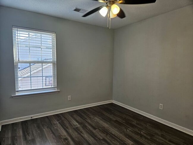 Building Photo - The Oaks at Lake Carolina