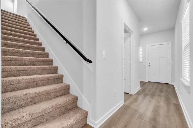 Building Photo - 8550 Blueberry Ash St