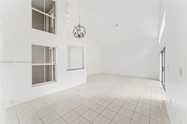 Building Photo - 1120 W Lake St