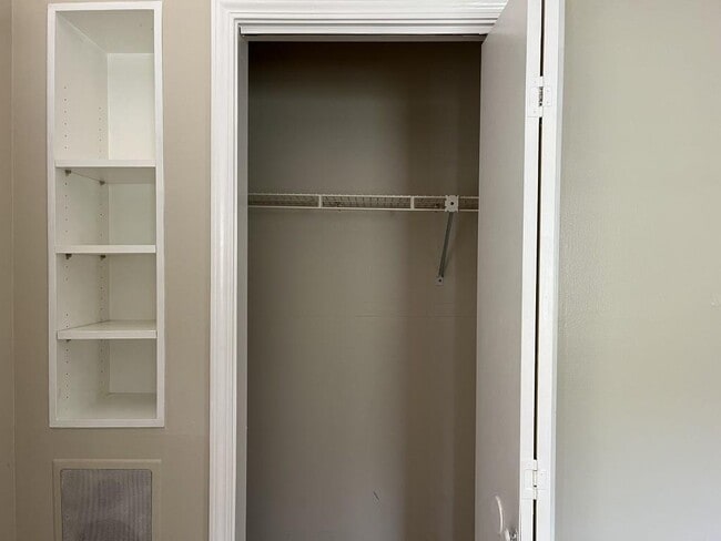 Building Photo - 549 Alpine Way