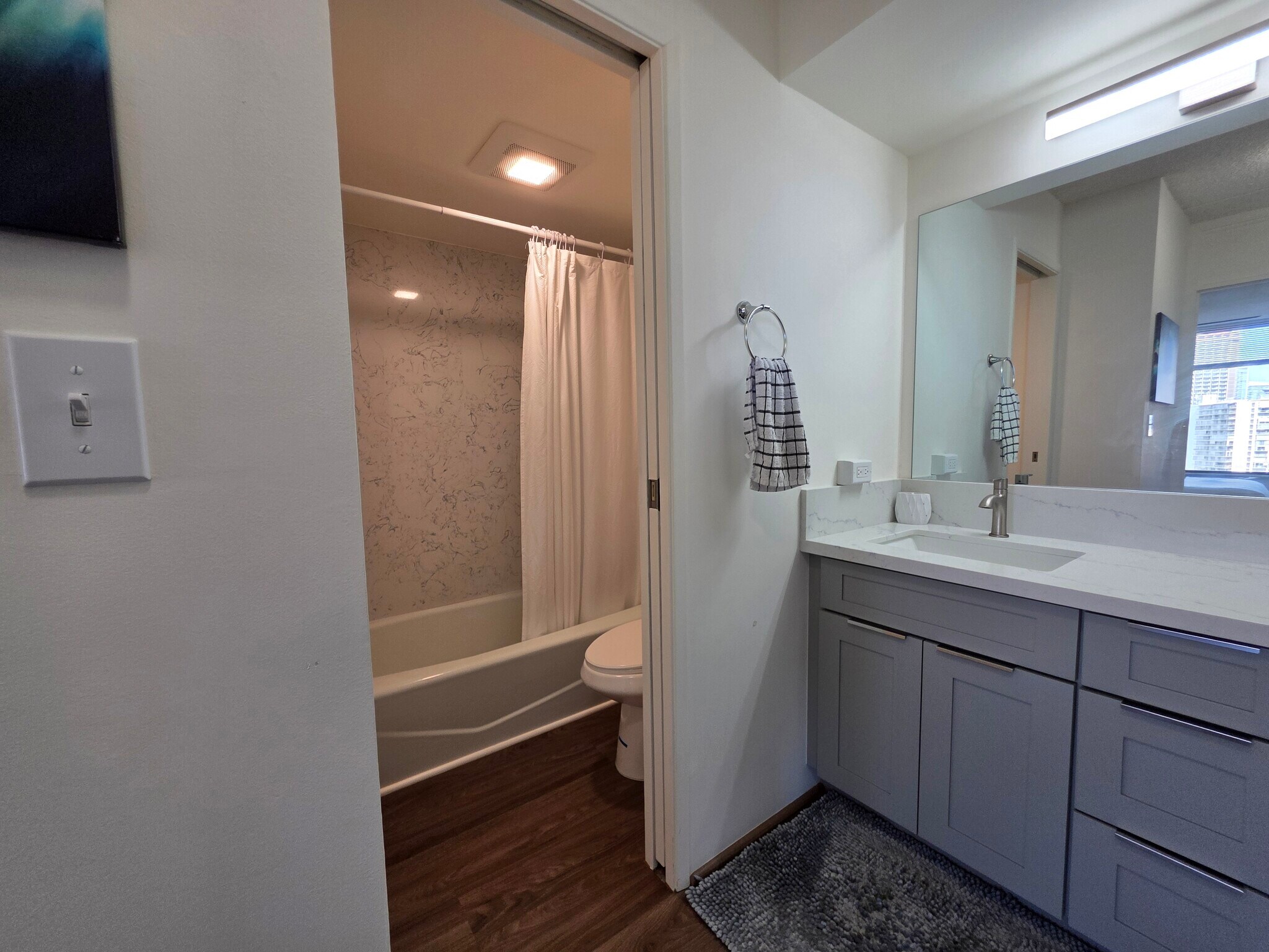 Building Photo - 411 Hobron Ln