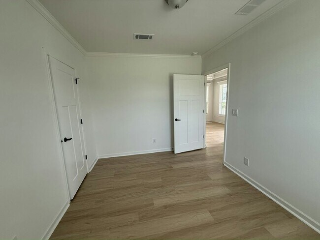 Building Photo - 3610 Vine Trl