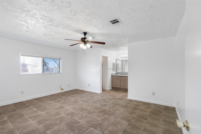 Building Photo - 1666 Meadow Green Dr