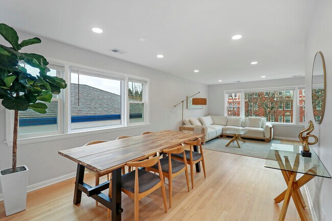 Building Photo - 135 Custer Ave