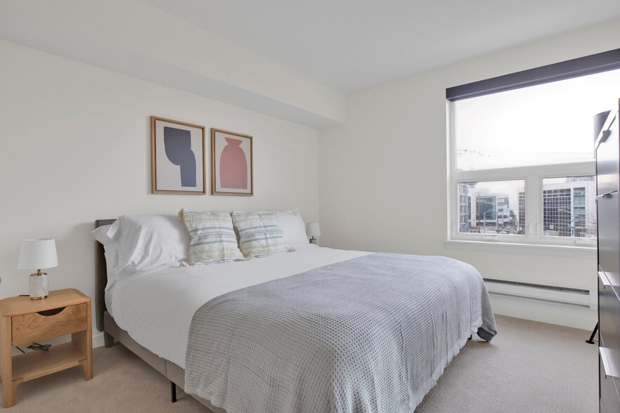 Building Photo - 330 3rd Ave W