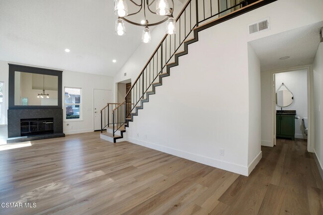 Building Photo - 974 Quarterhorse Ln