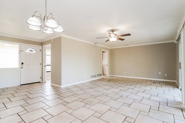 Building Photo - 1940 Ripon Dr