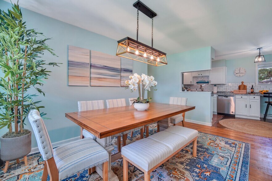 dining area - 1704 Camellia Rd