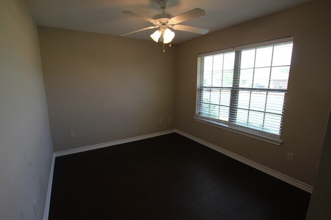 Building Photo - Gorgeous 3 Bedroom Home in The Ranch Subdi...