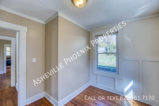 Building Photo - 8 Enka Oak St