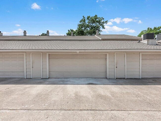 Building Photo - 727 Bunker Hill Rd