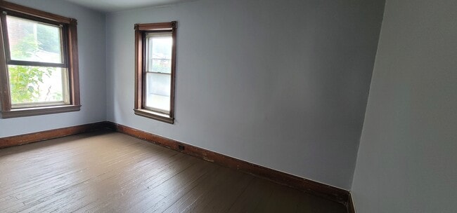 Building Photo - 82 S 6th Ave
